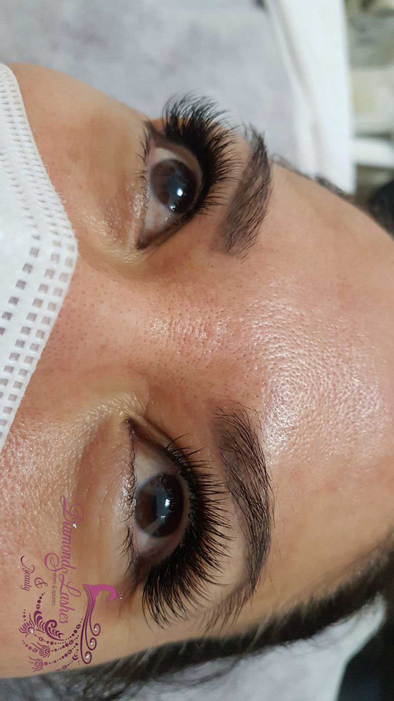 Auge mit Wimpernverlängerung
