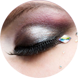 Augen-Make-up mit Glitzerstein